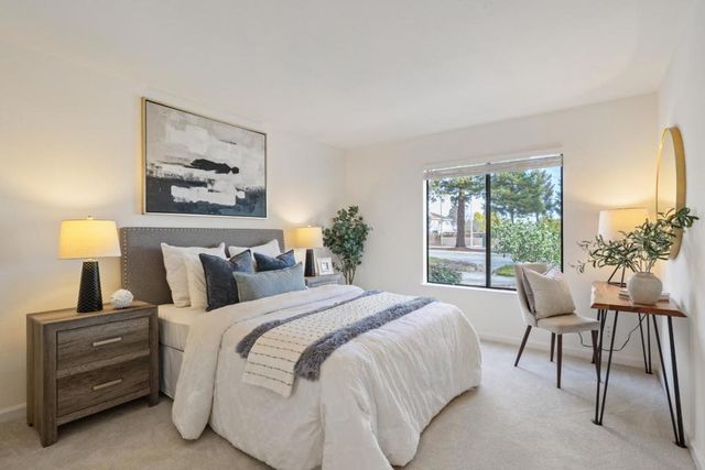 905 W Middlefield Road 917, Mountain View, CA 94043