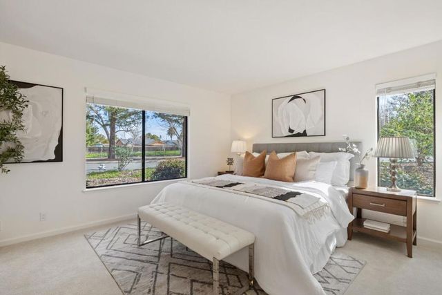 905 W Middlefield Road 917, Mountain View, CA 94043