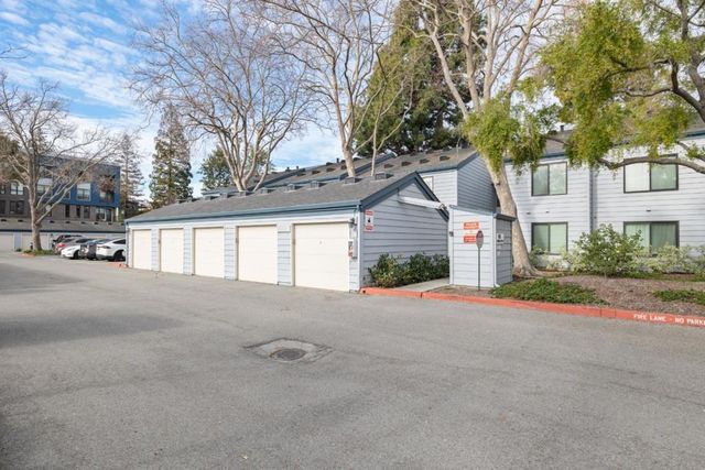 905 W Middlefield Road 917, Mountain View, CA 94043