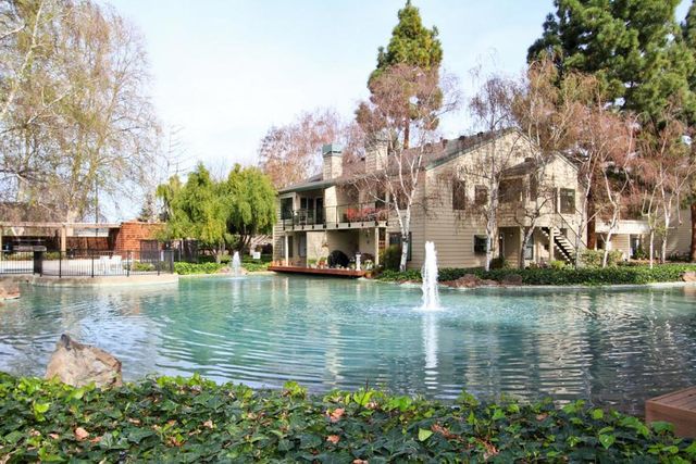 905 W Middlefield Road 917, Mountain View, CA 94043