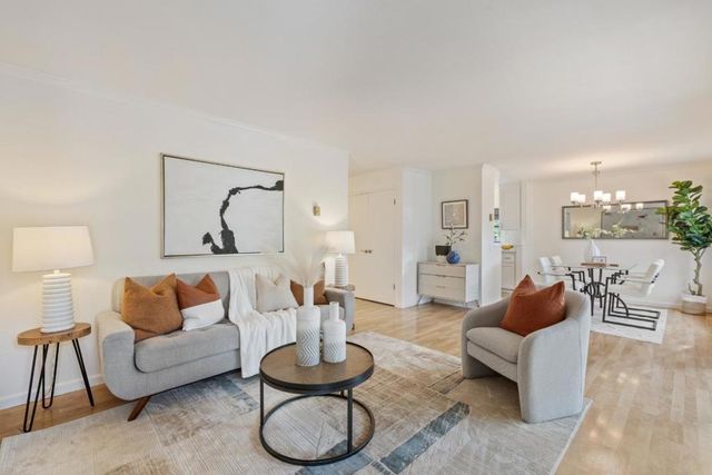 905 W Middlefield Road 917, Mountain View, CA 94043