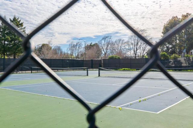 905 W Middlefield Road 917, Mountain View, CA 94043