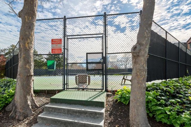 905 W Middlefield Road 917, Mountain View, CA 94043