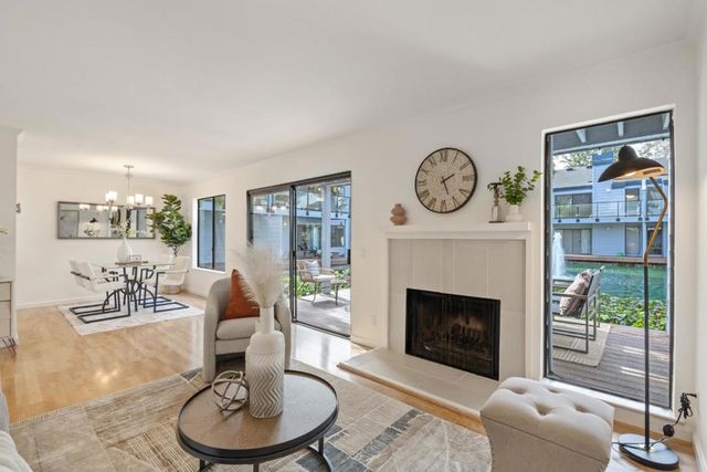 905 W Middlefield Road 917, Mountain View, CA 94043