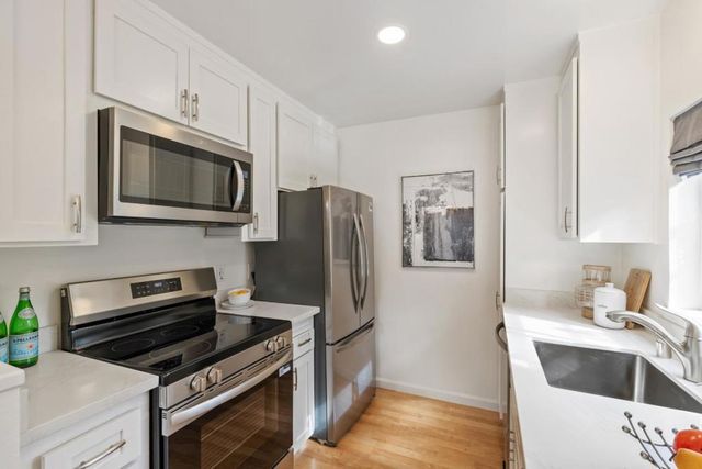 905 W Middlefield Road 917, Mountain View, CA 94043