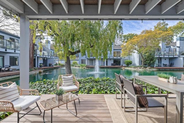 905 W Middlefield Road 917, Mountain View, CA 94043