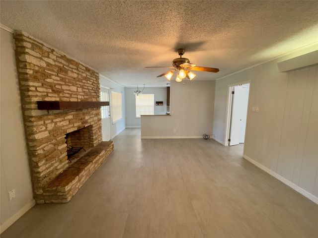 821 S Guadalupe ST, Lockhart, TX 78644