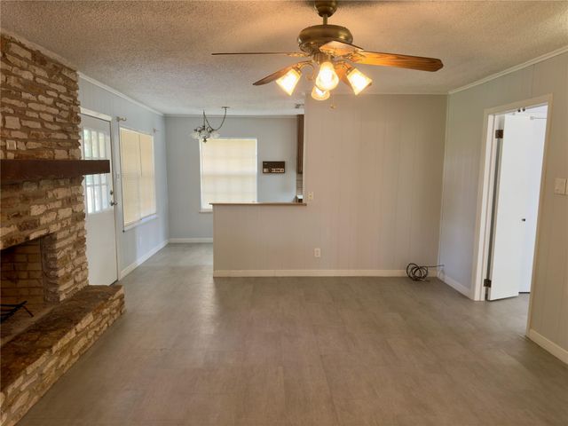 821 S Guadalupe ST, Lockhart, TX 78644