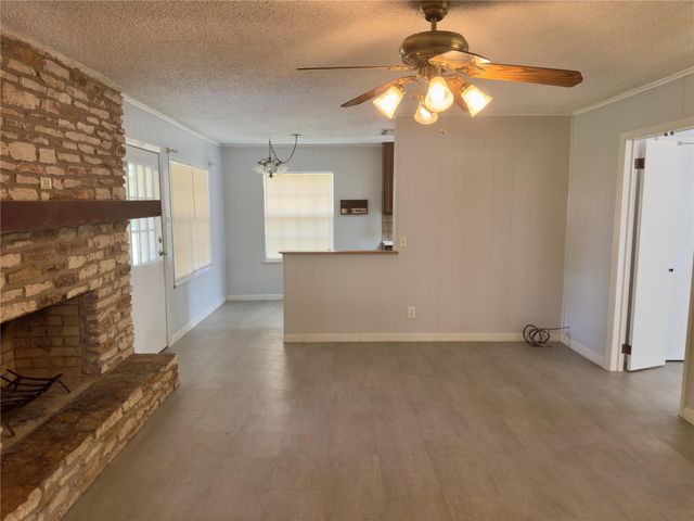 821 S Guadalupe ST, Lockhart, TX 78644