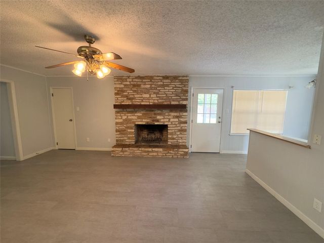 821 S Guadalupe ST, Lockhart, TX 78644