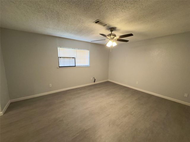 821 S Guadalupe ST, Lockhart, TX 78644