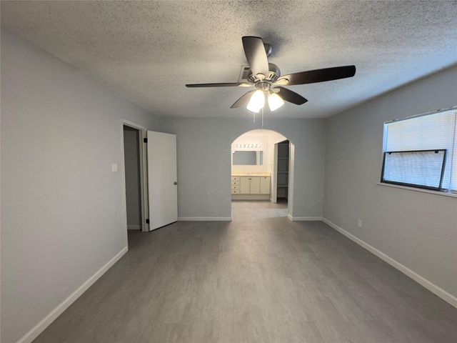 821 S Guadalupe ST, Lockhart, TX 78644