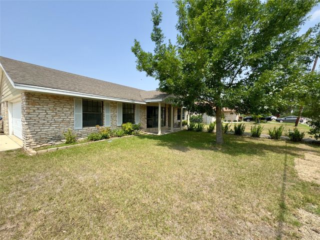 821 S Guadalupe ST, Lockhart, TX 78644