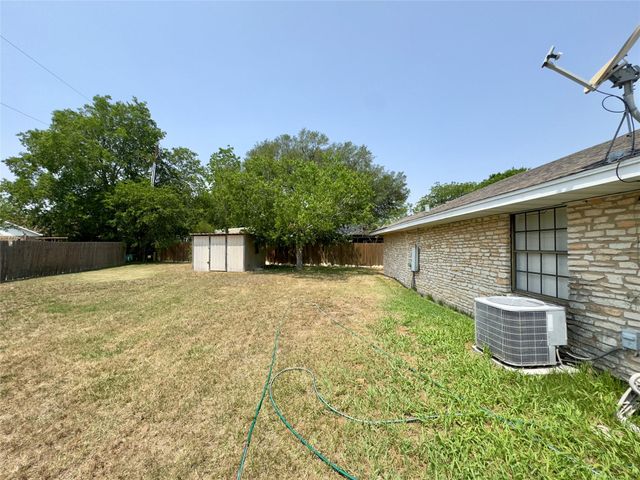 821 S Guadalupe ST, Lockhart, TX 78644