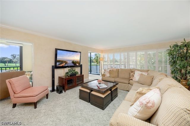 225 Wildwood LN, Naples, FL 34105