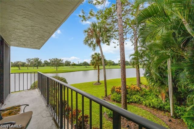 225 Wildwood LN, Naples, FL 34105