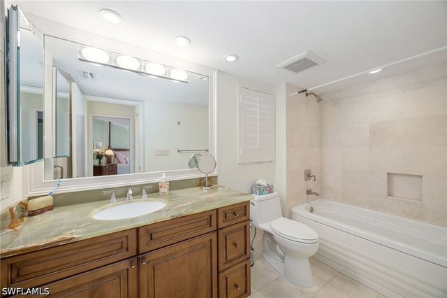225 Wildwood LN, Naples, FL 34105