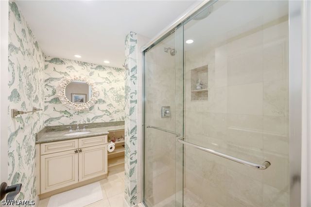 225 Wildwood LN, Naples, FL 34105