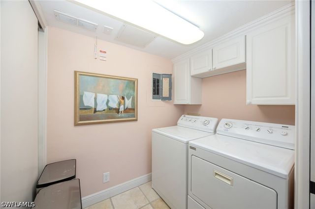 225 Wildwood LN, Naples, FL 34105