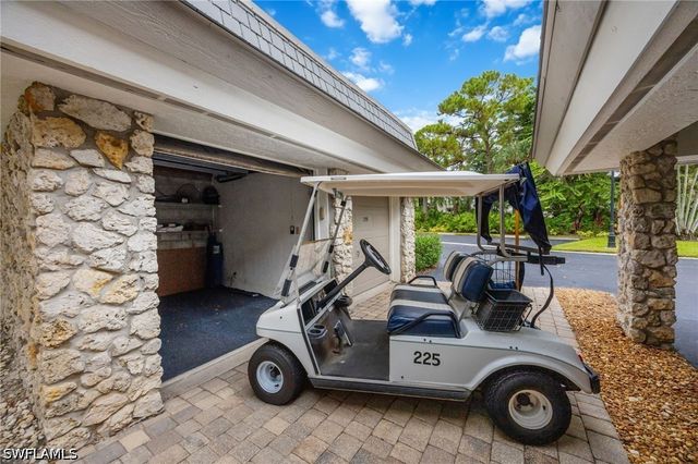 225 Wildwood LN, Naples, FL 34105