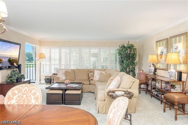 225 Wildwood LN, Naples, FL 34105