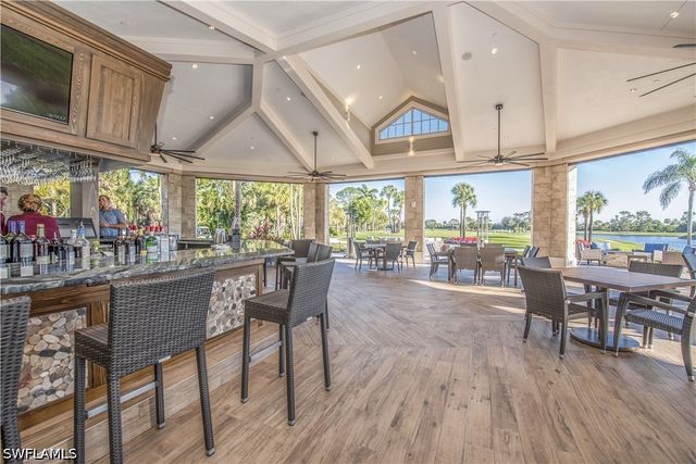 225 Wildwood LN, Naples, FL 34105