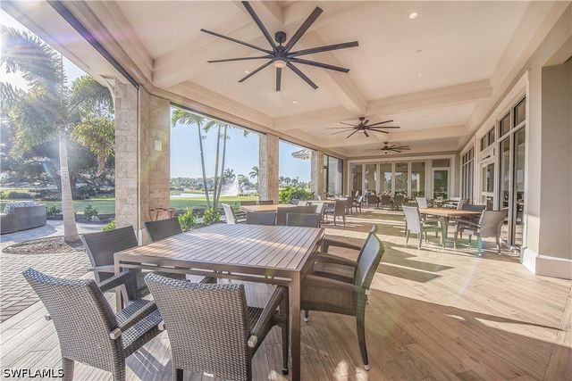 225 Wildwood LN, Naples, FL 34105