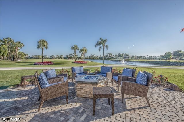 225 Wildwood LN, Naples, FL 34105