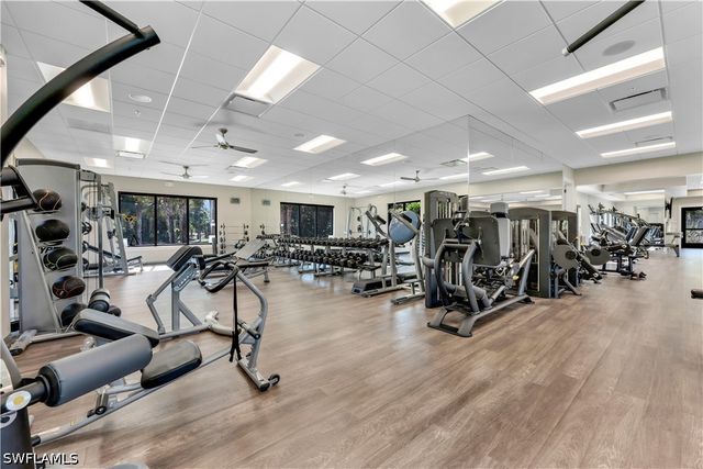 225 Wildwood LN, Naples, FL 34105
