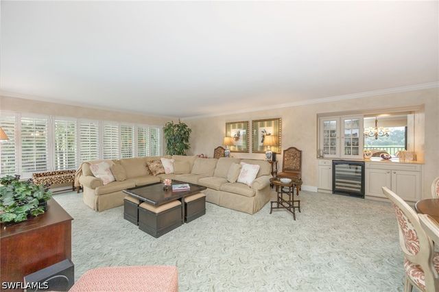 225 Wildwood LN, Naples, FL 34105