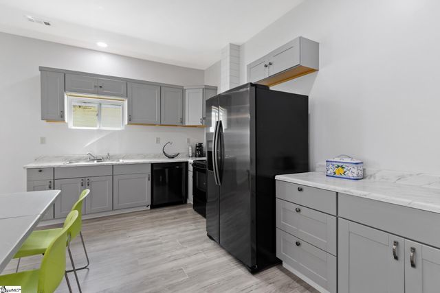 904 W Hampton Street, Laurens, SC 29360