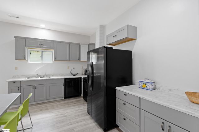 904 W Hampton Street, Laurens, SC 29360