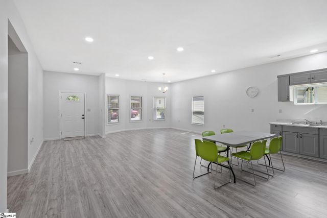 904 W Hampton Street, Laurens, SC 29360