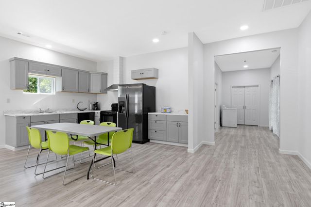 904 W Hampton Street, Laurens, SC 29360