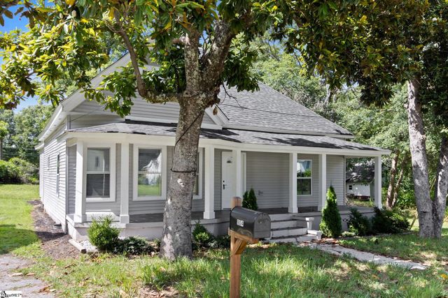 904 W Hampton Street, Laurens, SC 29360