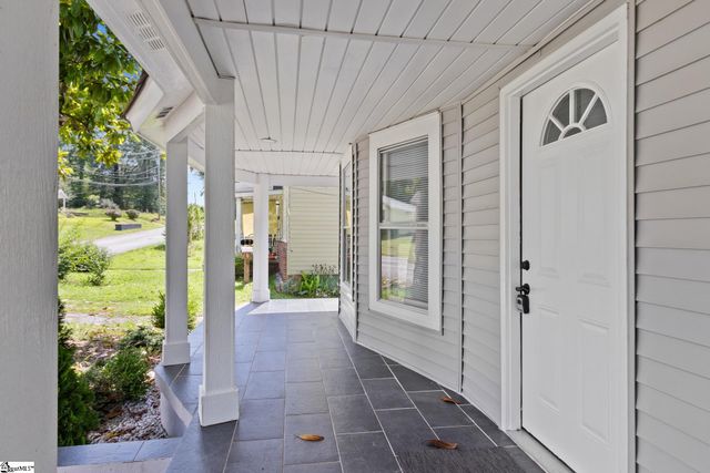 904 W Hampton Street, Laurens, SC 29360