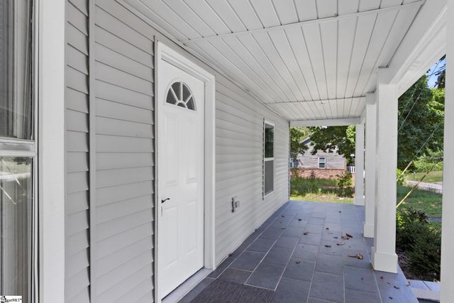 904 W Hampton Street, Laurens, SC 29360