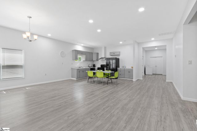 904 W Hampton Street, Laurens, SC 29360