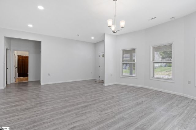 904 W Hampton Street, Laurens, SC 29360