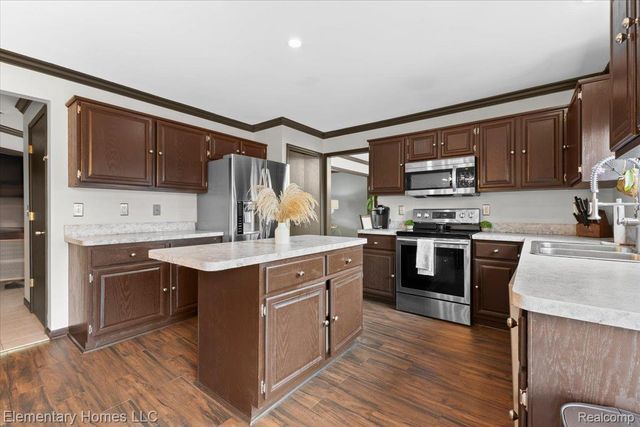 53260 Forestglade Drive, Chesterfield Township, MI 48047