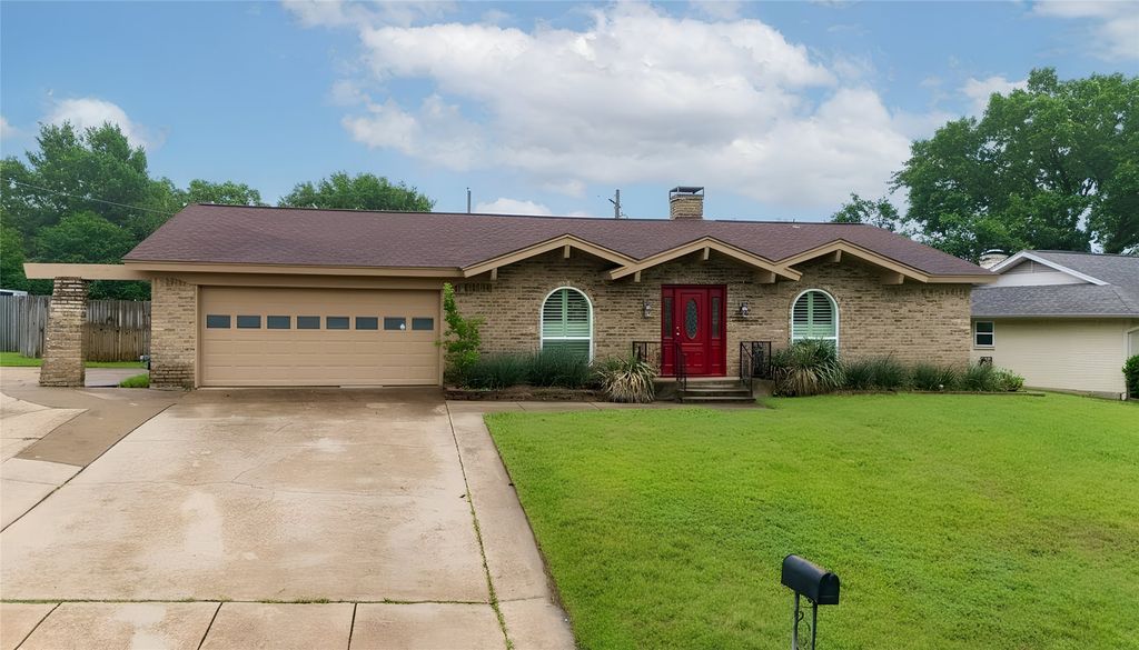 6316 Tosca Drive, Haltom City, TX 76180