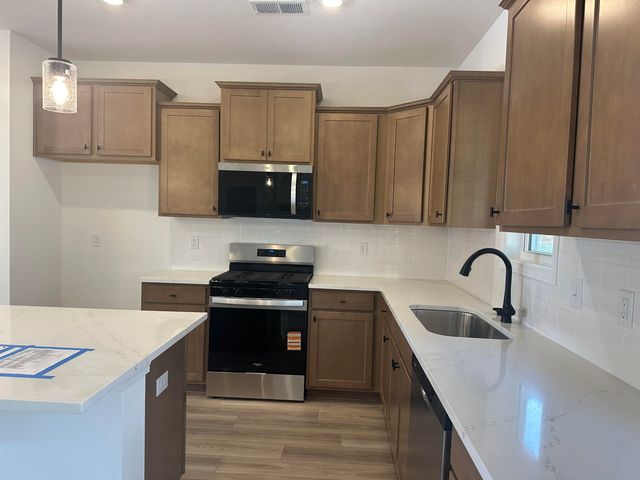 323 E Pyrenees Drive, Wellford, SC 29385