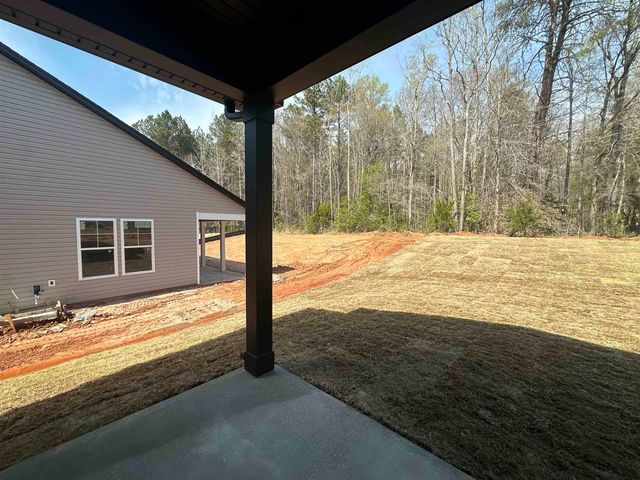 323 E Pyrenees Drive, Wellford, SC 29385