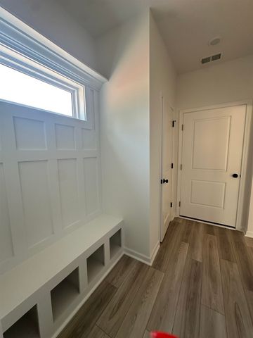 323 E Pyrenees Drive, Wellford, SC 29385