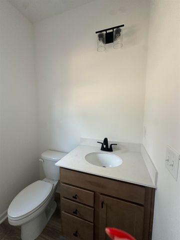 323 E Pyrenees Drive, Wellford, SC 29385