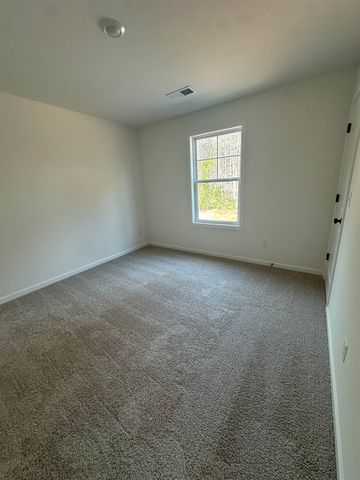 323 E Pyrenees Drive, Wellford, SC 29385