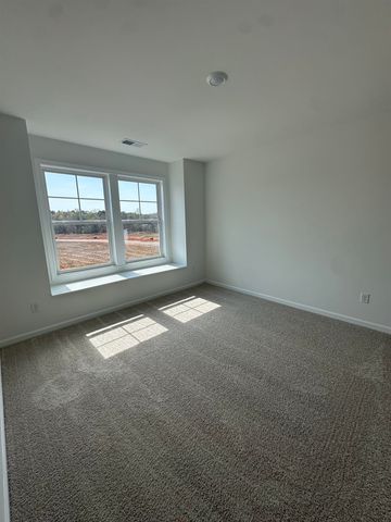 323 E Pyrenees Drive, Wellford, SC 29385