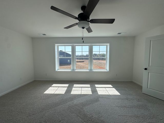 323 E Pyrenees Drive, Wellford, SC 29385