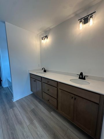 323 E Pyrenees Drive, Wellford, SC 29385