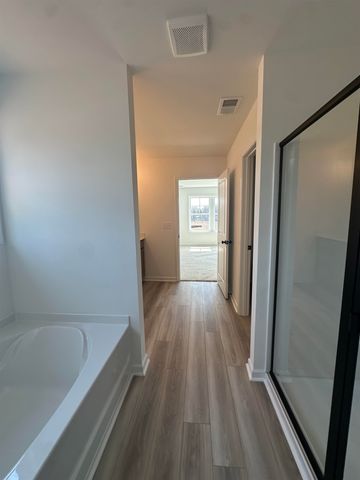 323 E Pyrenees Drive, Wellford, SC 29385